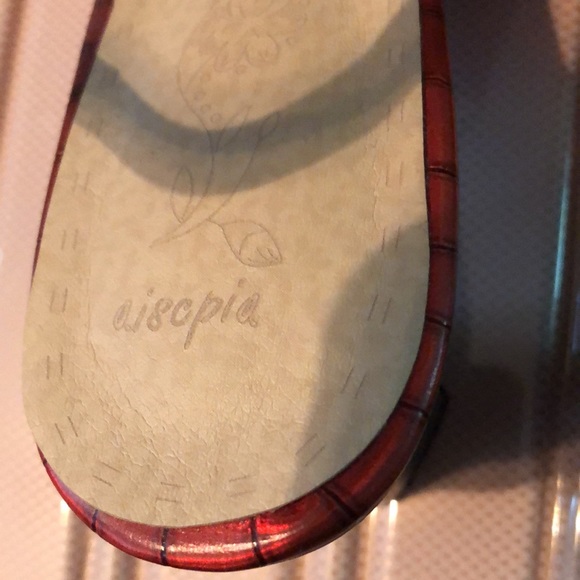 NWOB red block heel sling backs - Picture 6 of 8